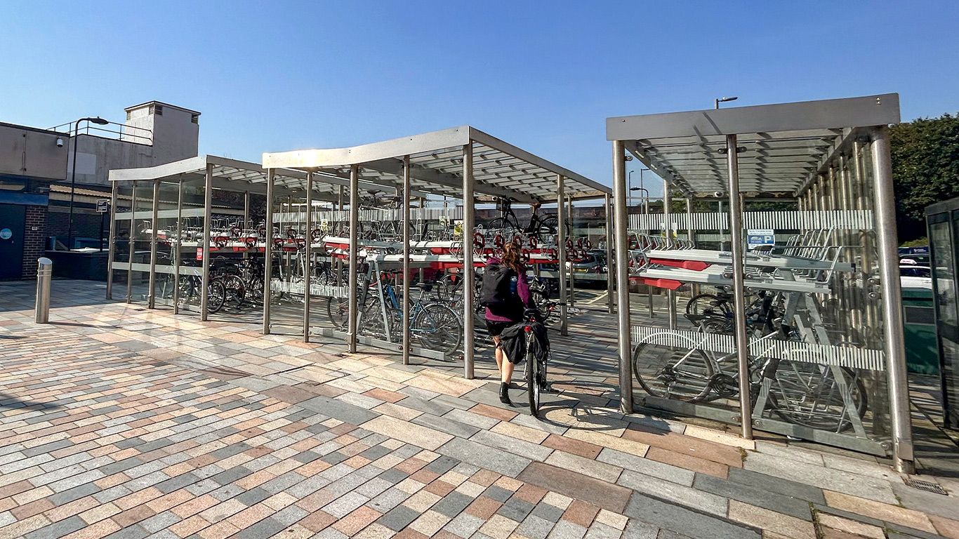 commuter cycle parking at southampton station