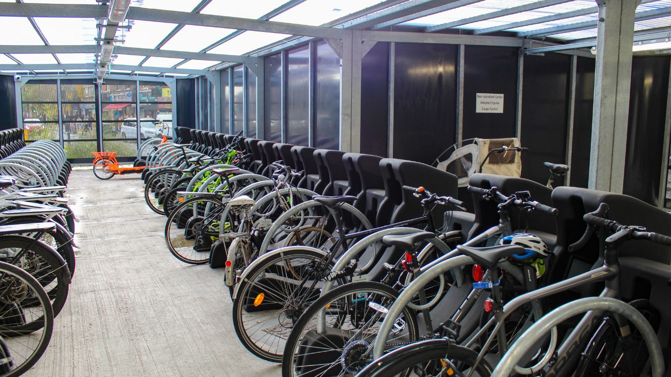 Hammersmith Cyclehub with streetpods